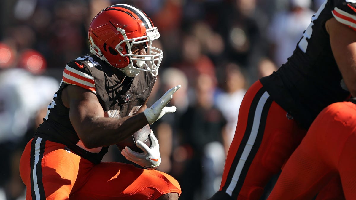 Nick Chubb signs with Houston Texans after passing physical