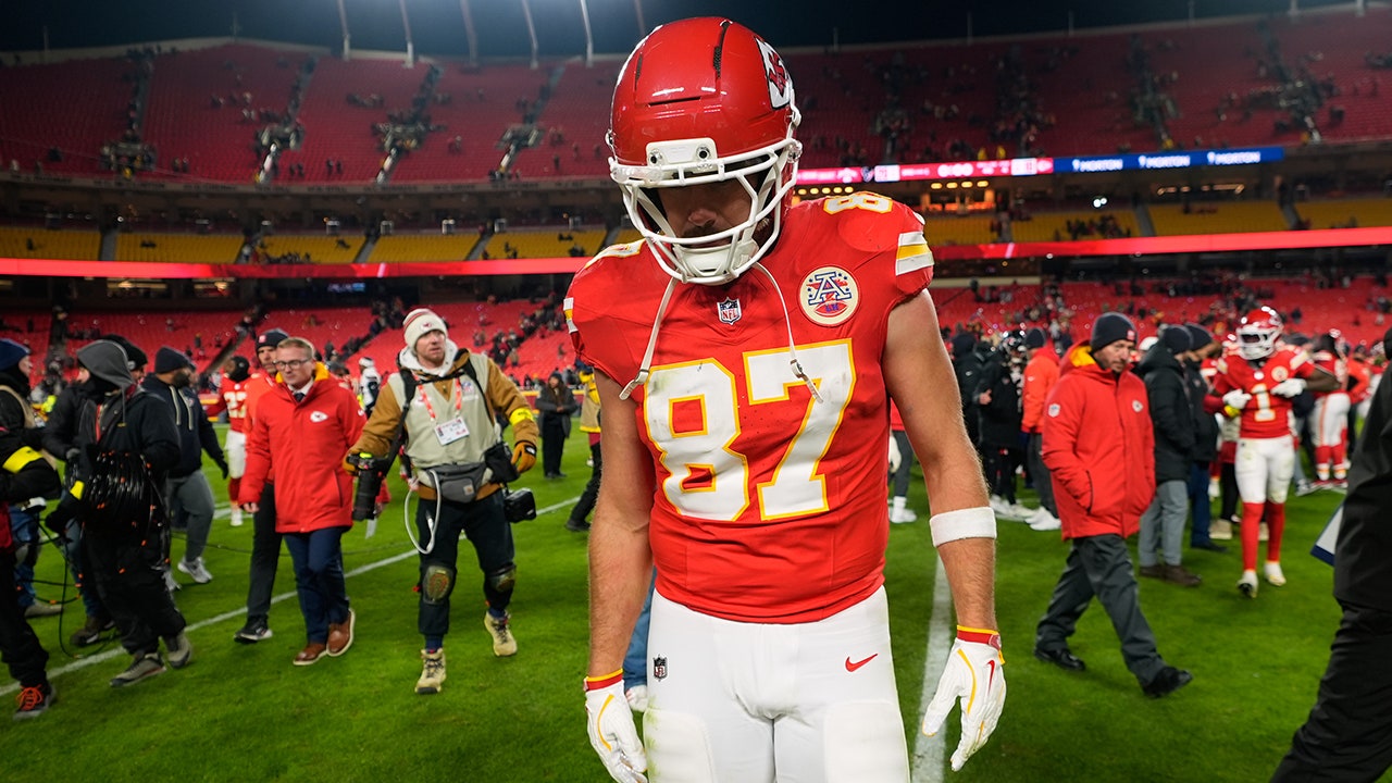 Patrick Mahomes makes curious Travis Kelce comments with Chiefs’ season on brink
